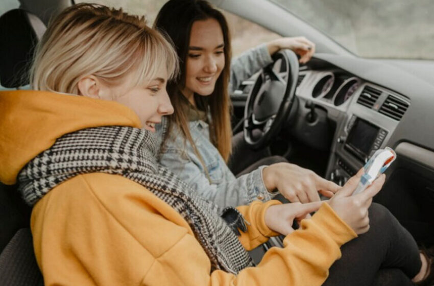 Why Teens Texting and Driving Are Common in the US
